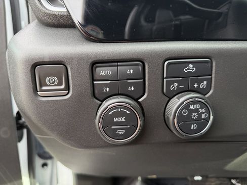 Used 2022 Chevrolet Silverado 1500 LT Trail Boss image 40