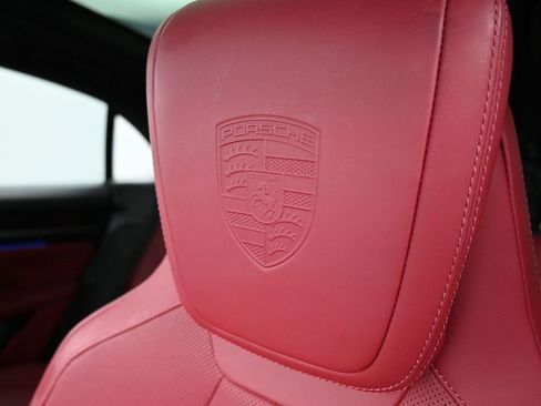 Certified 2025 Porsche Macan 4S Electric AWD/4WD image 11