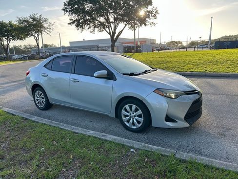 Used 2017 Toyota Corolla LE FWD image 8