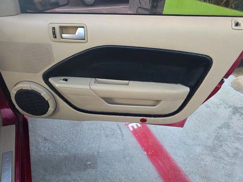 Used 2006 Ford Mustang GT Premium image 24