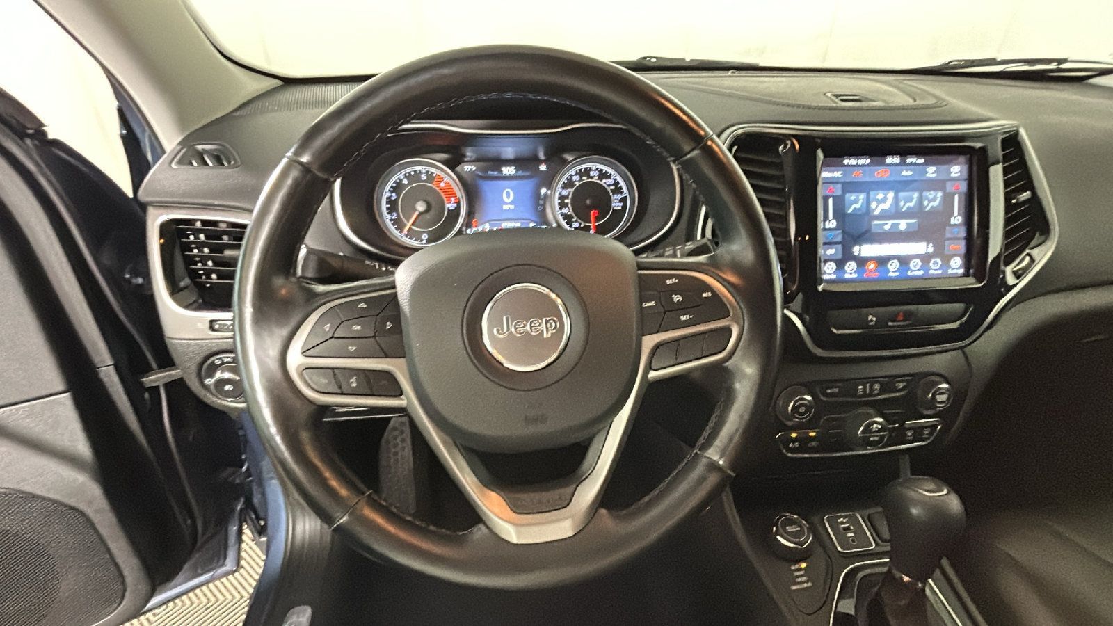 Used 2020 Jeep Cherokee Limited AWD/4WD image 17