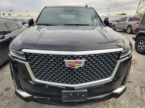 Used 2022 Cadillac Escalade Luxury image 2