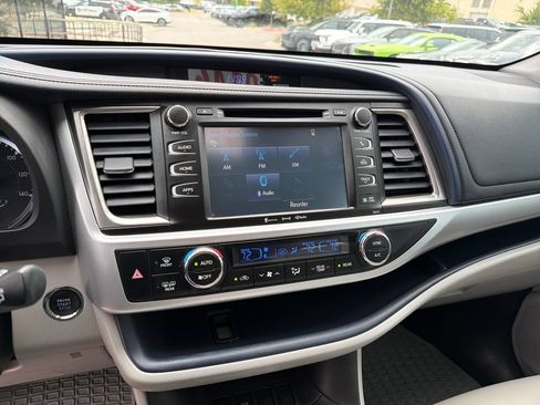 Used 2018 Toyota Highlander XLE FWD image 25