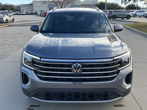 Certified 2025 Volkswagen Atlas SE image 3