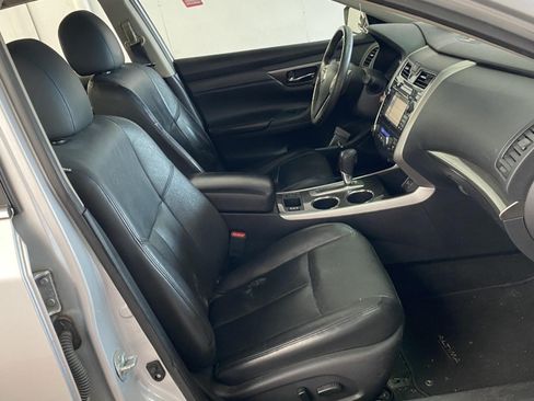 Used 2015 Nissan Altima 2.5 SL w/ Technology Package FWD image 9
