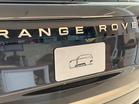 New 2025 Land Rover Range Rover Long Wheelbase SE AWD/4WD image 19