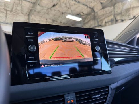 Used 2025 Volkswagen Jetta SE image 17