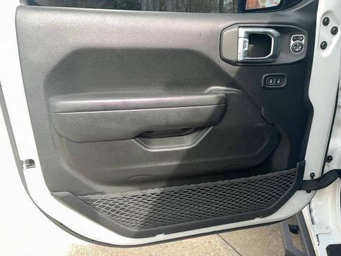 Used 2022 Jeep Gladiator Sport image 16