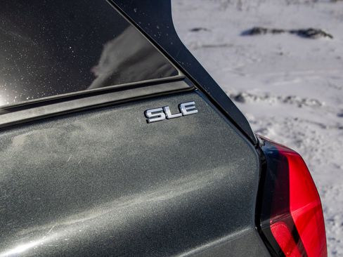 Used 2018 GMC Terrain SLE w/ Driver Convenience Package image 9