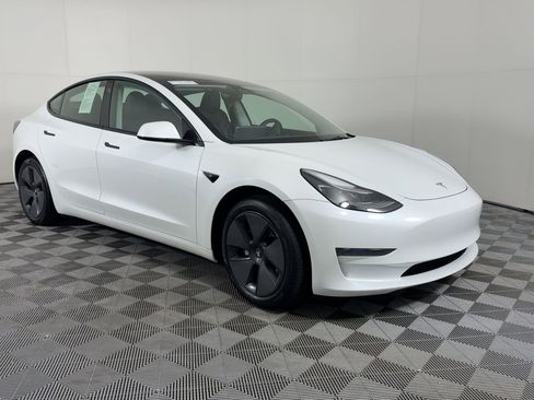 Used 2023 Tesla Model 3 Standard Range image 7