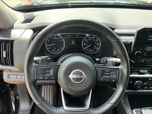 Used 2022 Nissan Pathfinder SL w/ SL Black Package FWD image 14