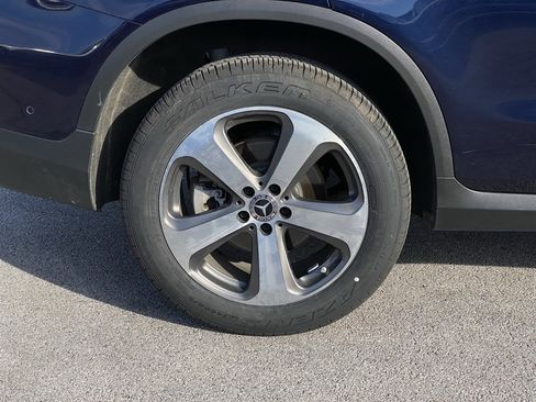 Used 2021 Mercedes-Benz GLC 300 4MATIC image 9