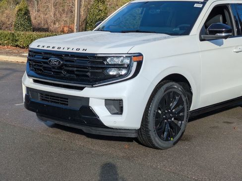 New 2025 Ford Expedition Platinum w/ Stealth Appearance Package image 10