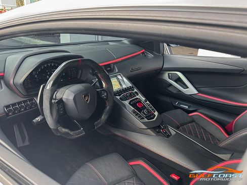 Used 2018 Lamborghini Aventador S image 2