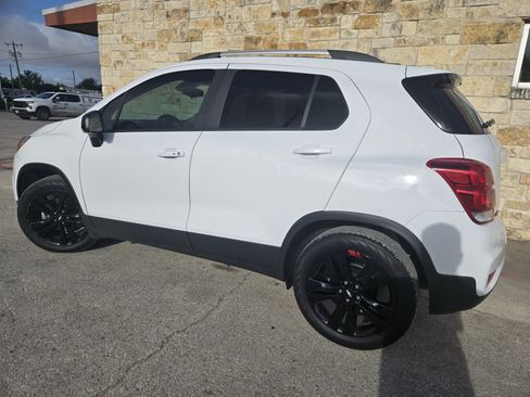 Used 2020 Chevrolet Trax LT w/ Redline Edition FWD image 3