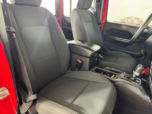 Used 2018 Jeep Wrangler Unlimited Sport image 31