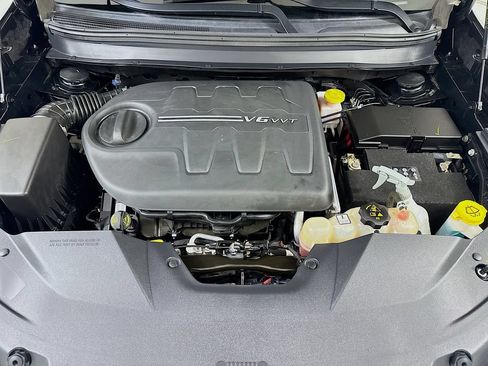 Used 2020 Jeep Cherokee Trailhawk AWD/4WD image 30