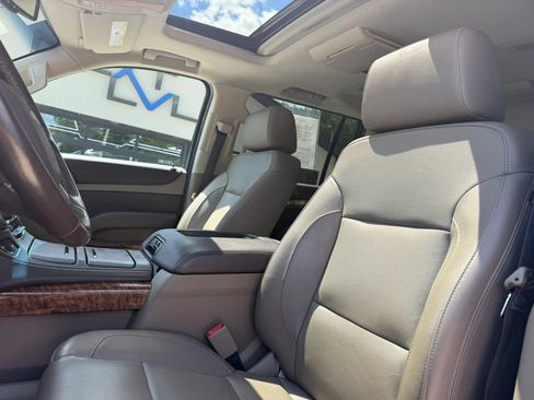 Used 2020 Chevrolet Suburban Premier AWD/4WD image 16