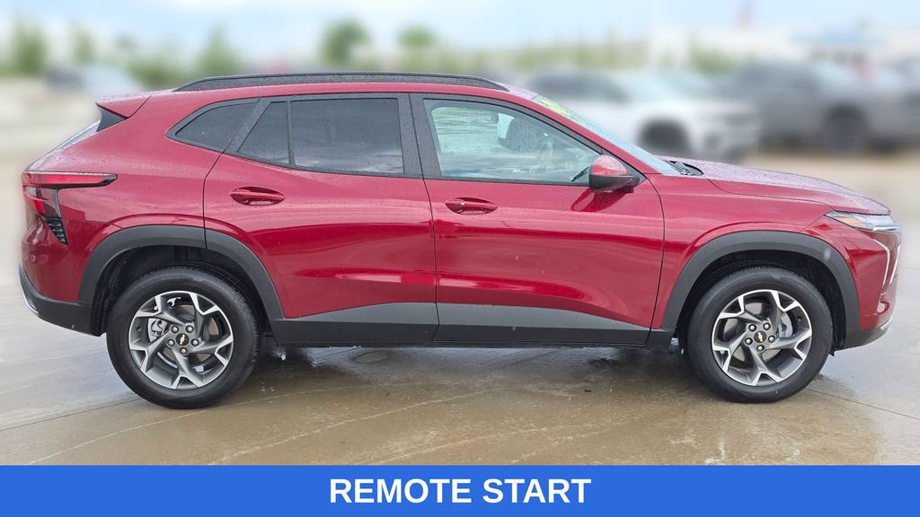Used 2025 Chevrolet Trax LT w/ LT Convenience Package FWD image 6
