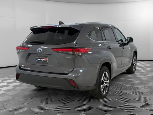 Used 2021 Toyota Highlander XLE AWD/4WD image 5