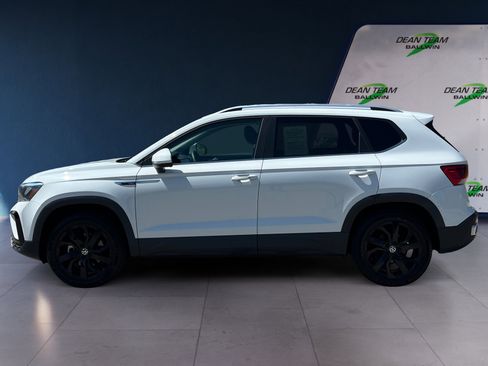 Certified 2022 Volkswagen Taos SE AWD/4WD image 4