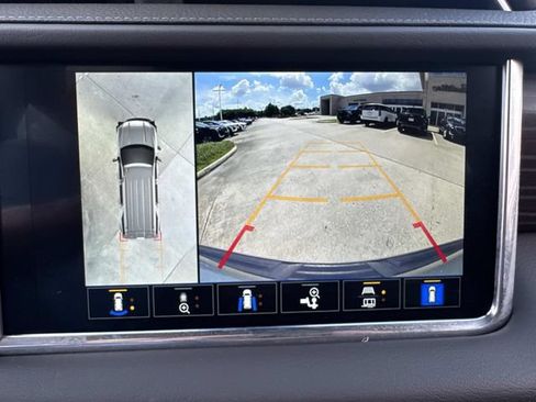 Used 2024 GMC Yukon XL Denali RWD image 27