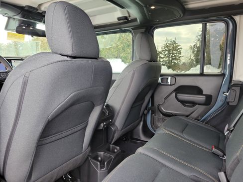 Used 2024 Jeep Wrangler Willys image 14
