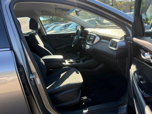 Used 2018 Kia Sorento FWD image 26