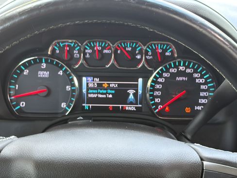Used 2018 Chevrolet Tahoe LT w/ Luxury Package RWD image 18