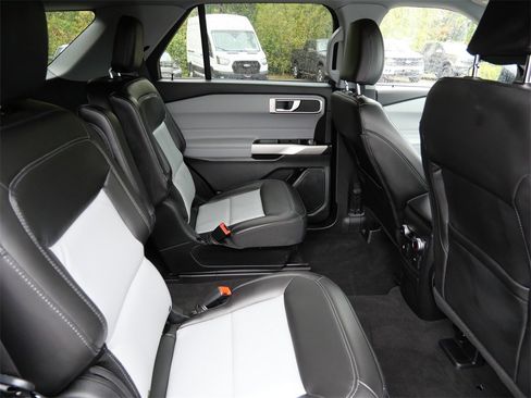 Certified 2022 Ford Explorer XLT w/ Equipment Group 202A image 9