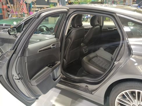 Used 2016 Ford Fusion SE w/ Equipment Group 202A FWD image 12