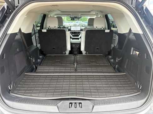 Used 2025 Ford Explorer Platinum w/ Ultimate Package AWD/4WD image 34