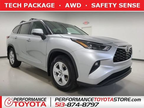 Used 2023 Toyota Highlander LE AWD/4WD image 1