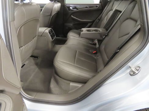 Certified 2026 Porsche Macan AWD/4WD image 44