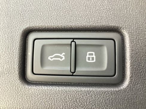 Used 2022 Audi Q4 e-tron Premium w/ Convenience Package image 9