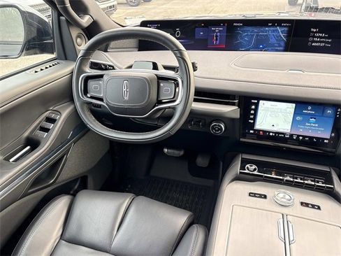 New 2025 Lincoln Navigator L Reserve w/ Jet Appearance Package image 14