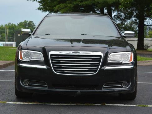 Used 2013 Chrysler 300 C RWD image 2