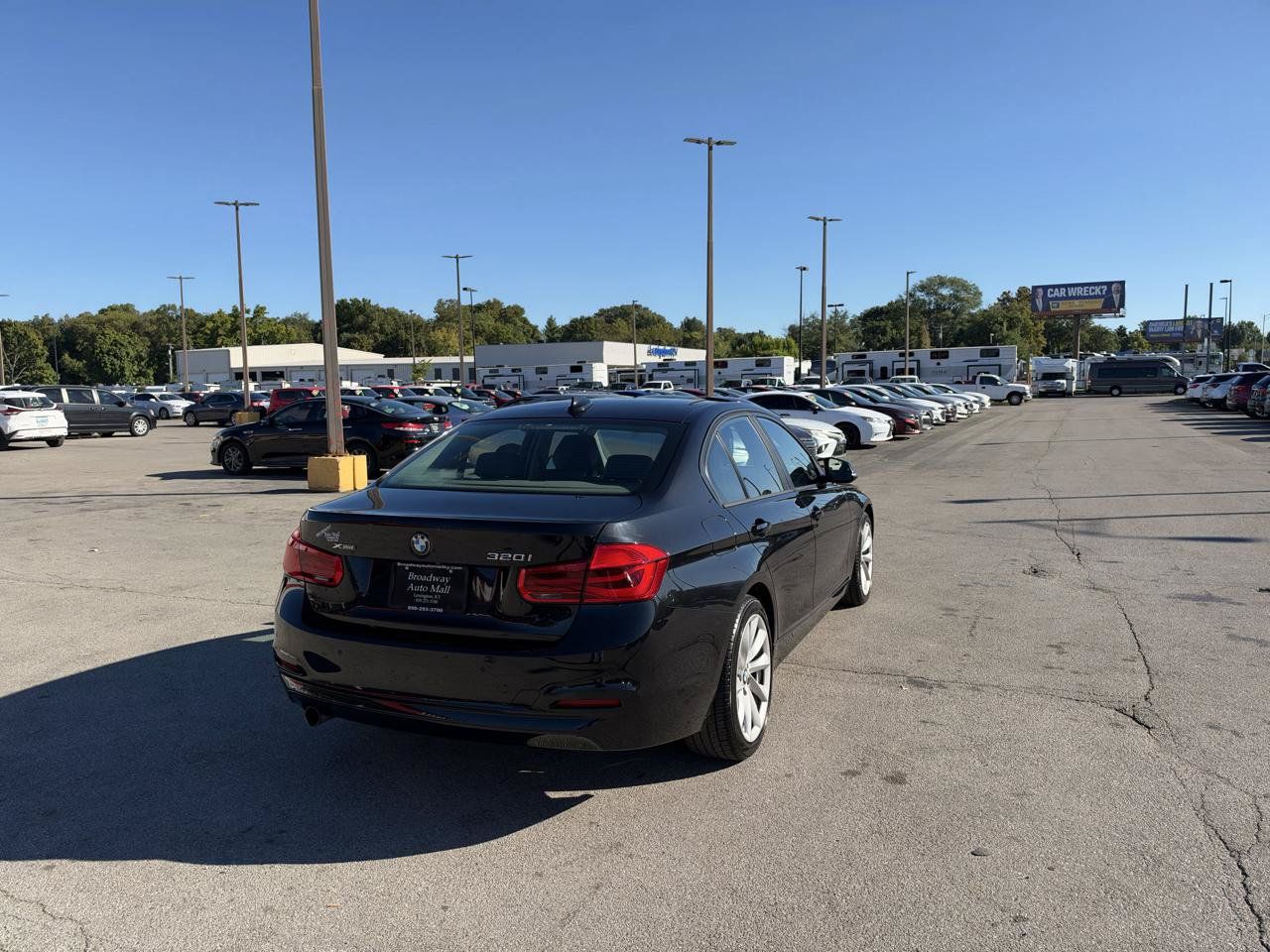 Used 2018 BMW 320i xDrive Sedan AWD/4WD image 3