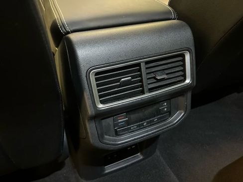 Certified 2025 Volkswagen Atlas SE image 23