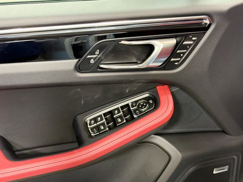Certified 2026 Porsche Macan AWD/4WD image 23
