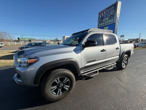 Used 2019 Toyota Tacoma TRD Sport image 7