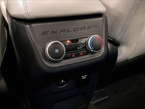 Used 2025 Ford Explorer Platinum w/ Ultimate Package image 10
