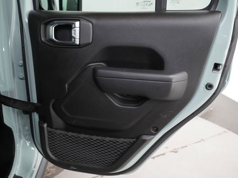 Used 2024 Jeep Wrangler Unlimited image 13