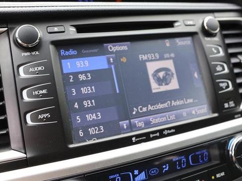 Used 2018 Toyota Highlander XLE AWD/4WD image 18