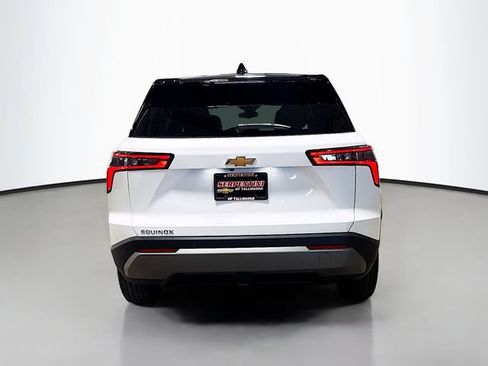 New 2027 Chevrolet Equinox LT FWD image 9