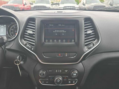 Used 2021 Jeep Cherokee Latitude AWD/4WD image 12
