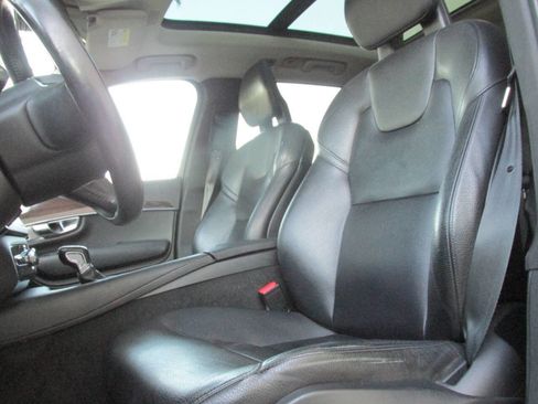 Used 2016 Volvo XC90 T6 Momentum w/ Protection Package Plus image 10