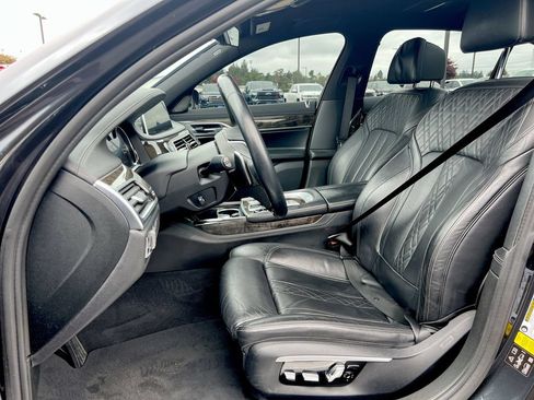 Used 2016 BMW 750i xDrive AWD/4WD image 17