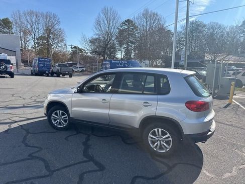 Used 2013 Volkswagen Tiguan S image 5