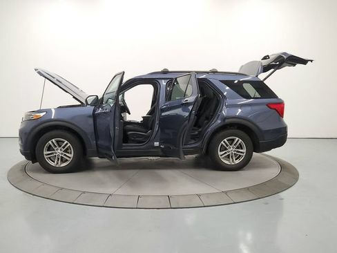 Used 2021 Ford Explorer XLT w/ Class III Trailer Tow Package AWD/4WD image 12